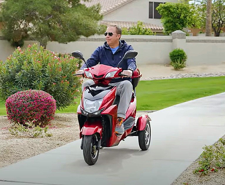 EW-10 Sport Recreational Scooter – Up to 40 Miles on a Single Charge