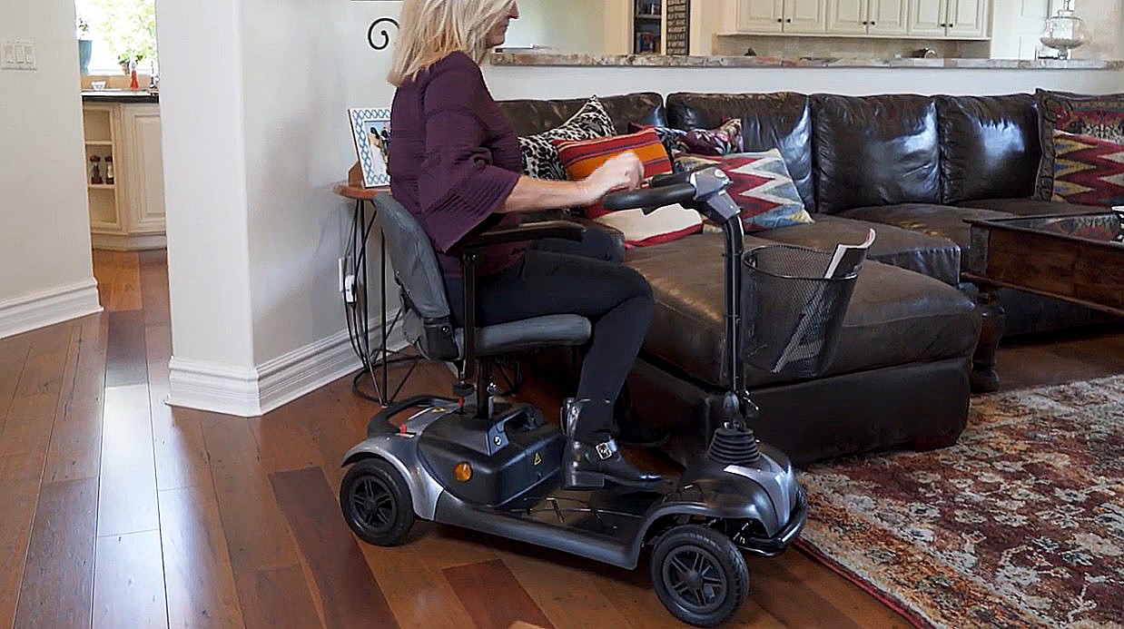 EW-M39 4-Wheel Scooter - Convenient Swivel Seat