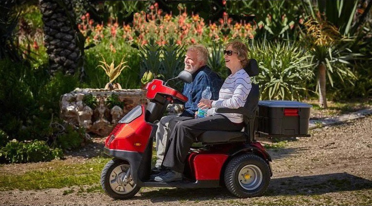 Afiscooter S3 / S  - Dual Seat Scooter - Couple Explores Wildlife Refuge