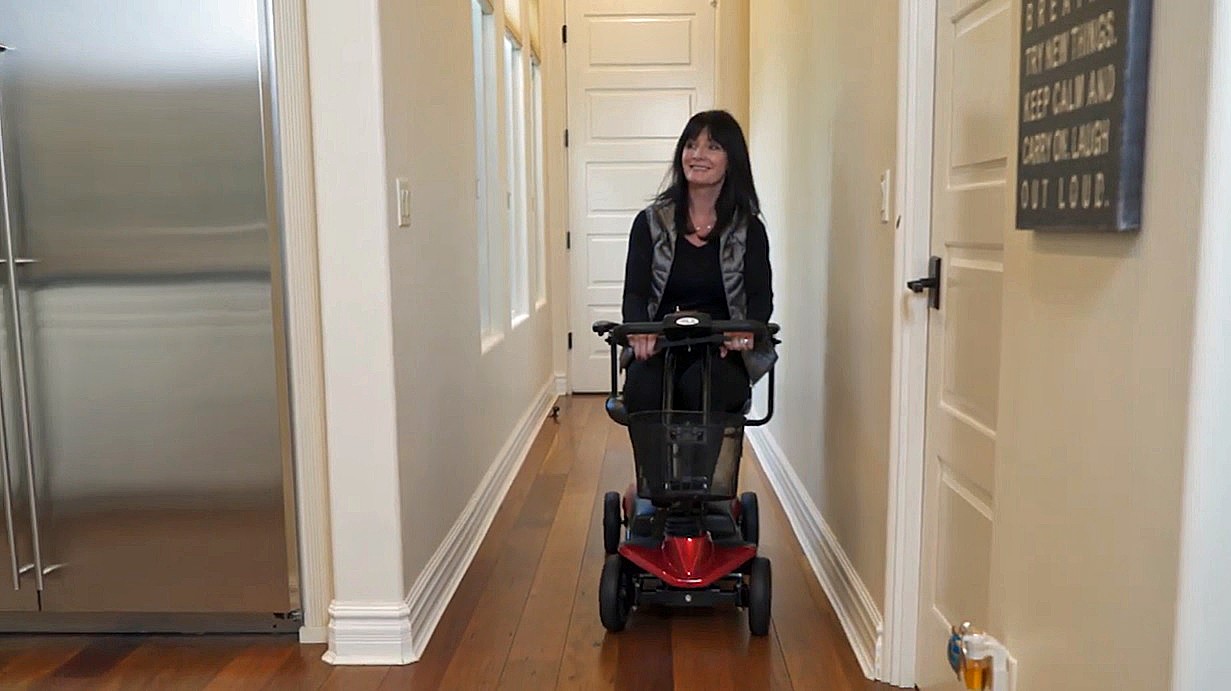 EW-M35 4-Wheel Mobility Travel Scooter - Ride Even in Tight Environments