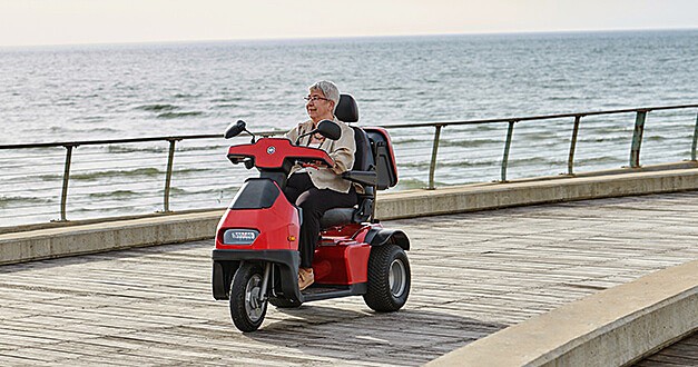 Afiscooter S_ S3 - 3-Wheel Single Seat Recreational Scooter - Enjoying the Ocean

