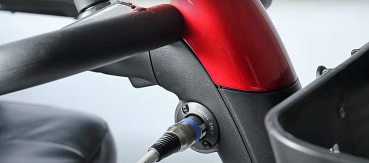 Go-Go Sport - 3-Wheel Travel Scooter - Charger Port on the Tiller