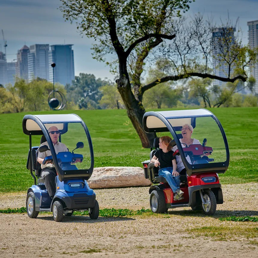 Afiscooter S  - Dual Wide Seat Recreational Scooters - Left S4 4-Wheel Scooter - Right S3 3-Wheel Scooter