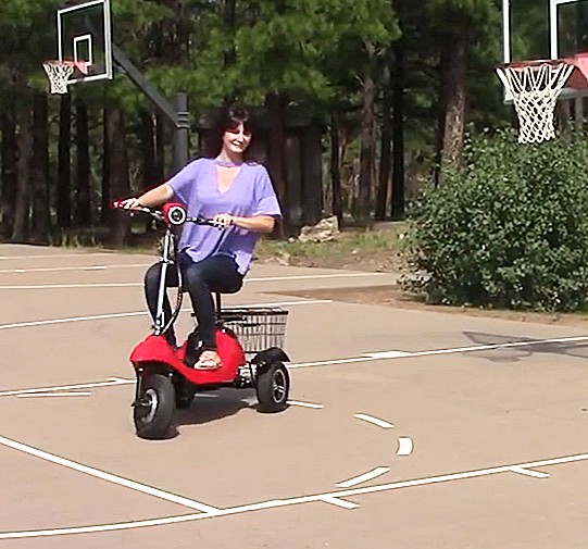 EW-19 Sporty Scooter - Doing Figure 8's on the Basketball Court